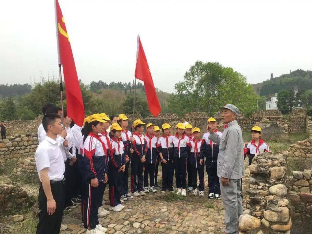济南代表团举行全体会议审议省政府工作报告 刘强范华平王桂英于海田韩金峰出席